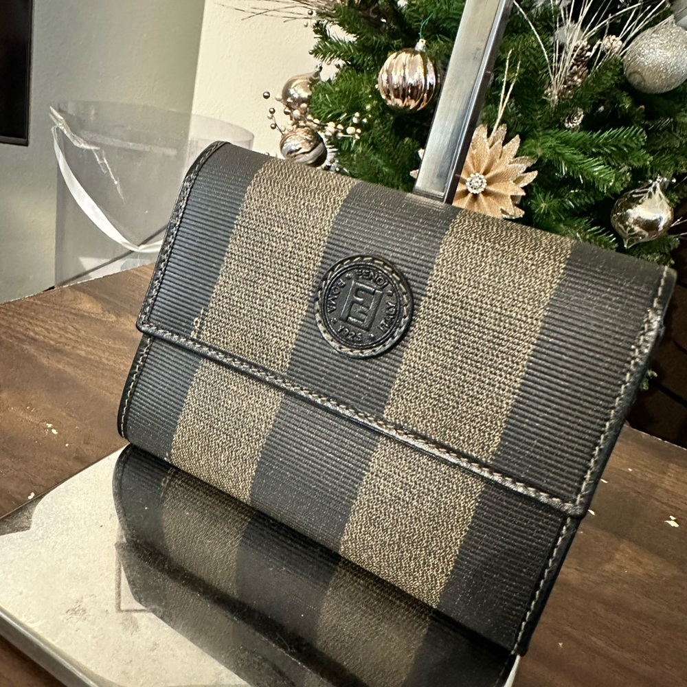 Fendi wallet with Entrupy Certificate